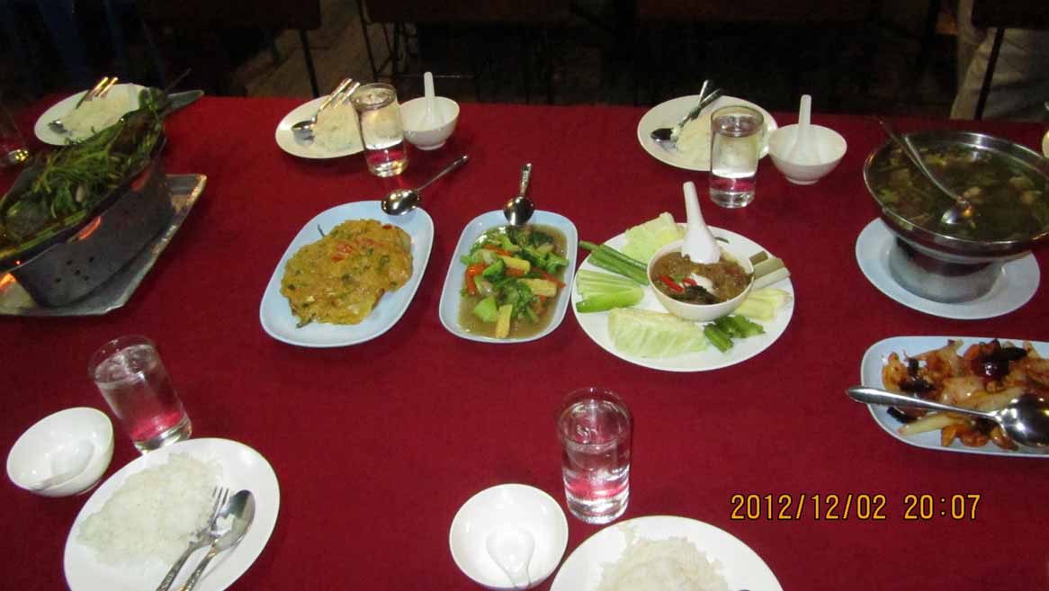 Dinner_at_Lungnuay 05.JPG 79.6K